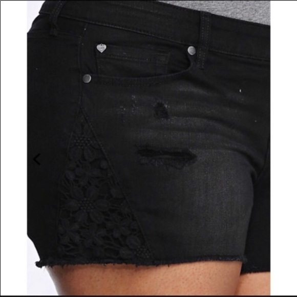 Torrid black distressed shorts size 20 - Picture 2 of 8